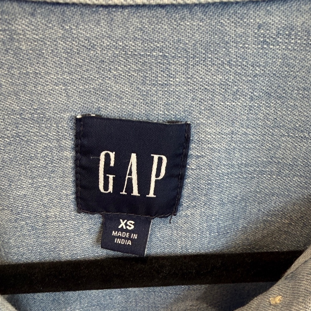 GAP Super Soft Light Wash Button Down Chambray Sh… - image 2